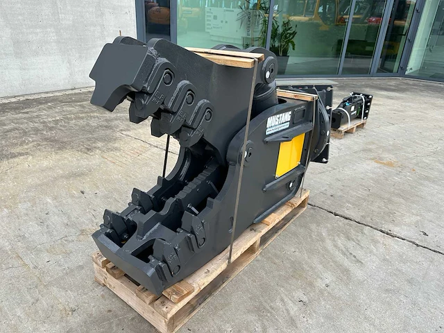 Mustang - 2024 - rh12 - crusher - afbeelding 3 van  10