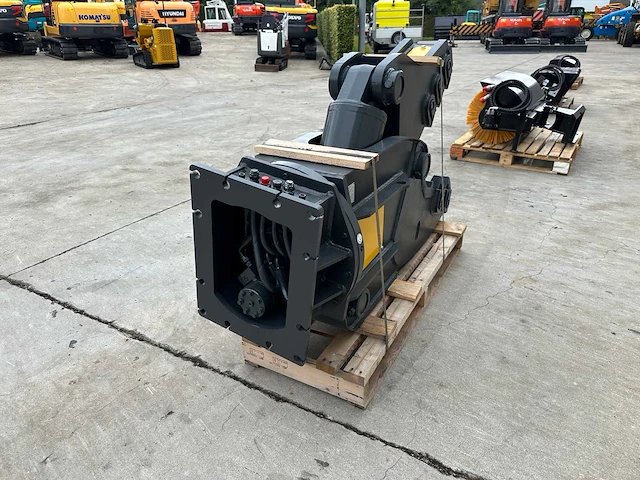 Mustang - 2024 - rh12 - crusher - afbeelding 6 van  10
