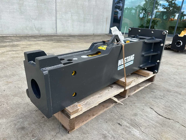 Mustang - 2025 - hm1002 - voorzetapparatuur - hydraulische hamer - mustang hm1002 - afbeelding 3 van  10