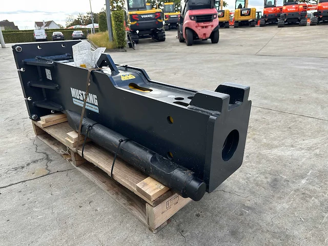 Mustang - 2025 - hm1002 - voorzetapparatuur - hydraulische hamer - mustang hm1002 - afbeelding 4 van  10
