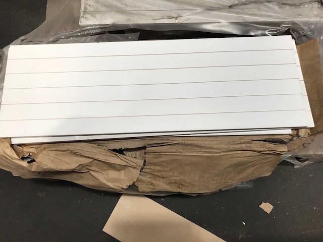 Muurtegels 30x90 ca 13 dozen met 3 stuks ca 10,5 m2 - afbeelding 1 van  3