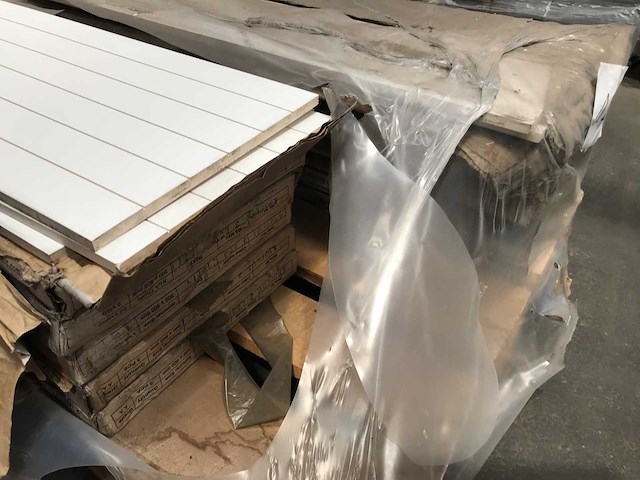 Muurtegels 30x90 ca 13 dozen met 3 stuks ca 10,5 m2 - afbeelding 2 van  3