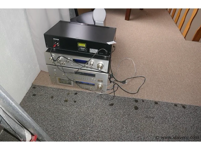 Muziekinstallatie - afbeelding 1 van  2