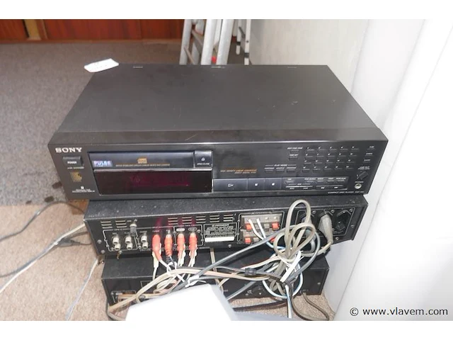 Muziekinstallatie - afbeelding 2 van  2