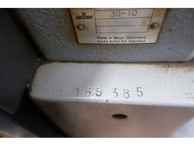 Naaimachine adler - afbeelding 9 van  9