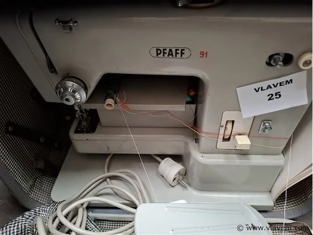 Naaimachine in koffer - afbeelding 2 van  3
