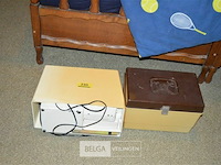 Naaimachine köln en kistje naaimaterialen - afbeelding 1 van  4