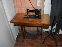 Naaimachine op tafel singer - afbeelding 1 van  2
