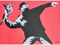 (naar) banksy - love is in the air - print - afbeelding 3 van  6