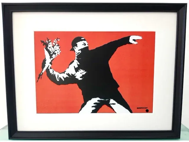 (naar) banksy love is in the air (flower thrower) - afbeelding 1 van  4