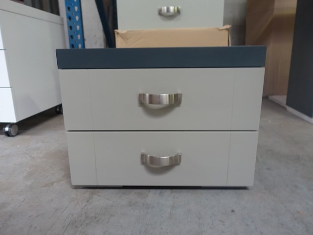 Nachttafel - afbeelding 1 van  3