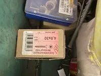 Nagels en vijzen - afbeelding 4 van  5