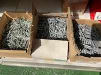 Nagels, haken - afbeelding 2 van  6