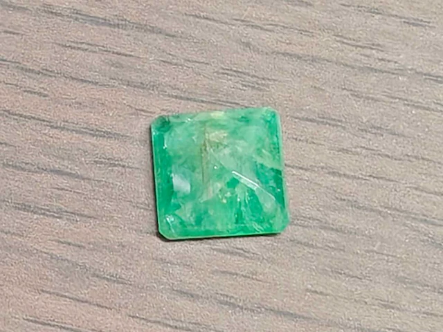 Natural mined emerald 4.32cts - afbeelding 1 van  2