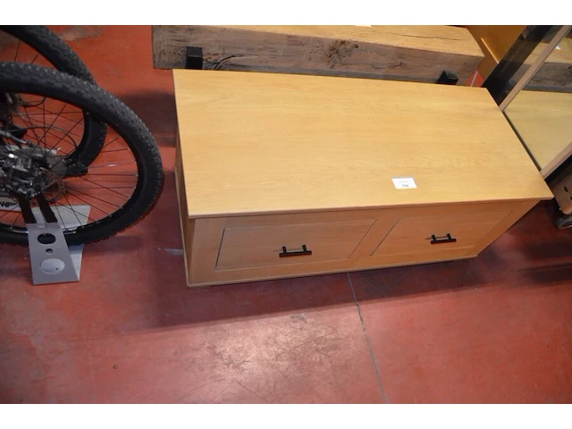 Natuurkleur houten tv meubel 2 laden afm. 118x53x50, spiegel in natuurkleur houten kader, spiegel in zwarte kader - afbeelding 4 van  7