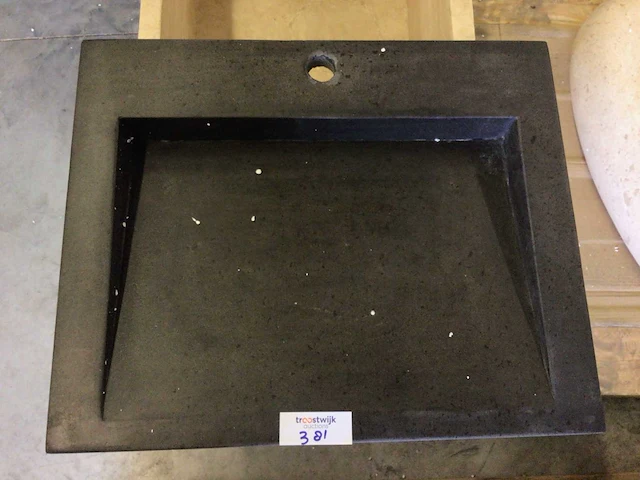 Natuursteen basalt wastafel 55x45x10 cm - afbeelding 1 van  6