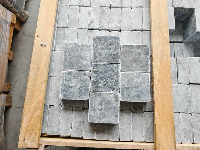Natuursteen blauwe hardsteen 12x12x5 cm tegel 70,56 m² - afbeelding 3 van  8
