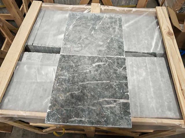 Natuursteen blauwe hardsteen 40x40x3 cm tegel 63,36 m² - afbeelding 1 van  8