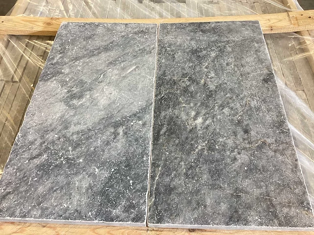 Natuursteen blauwe hardsteen honed 30x60x2 cm tegel 72 m² - afbeelding 1 van  15