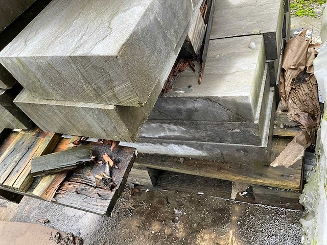 Natuursteen boordsteen 3 pallet - afbeelding 4 van  6