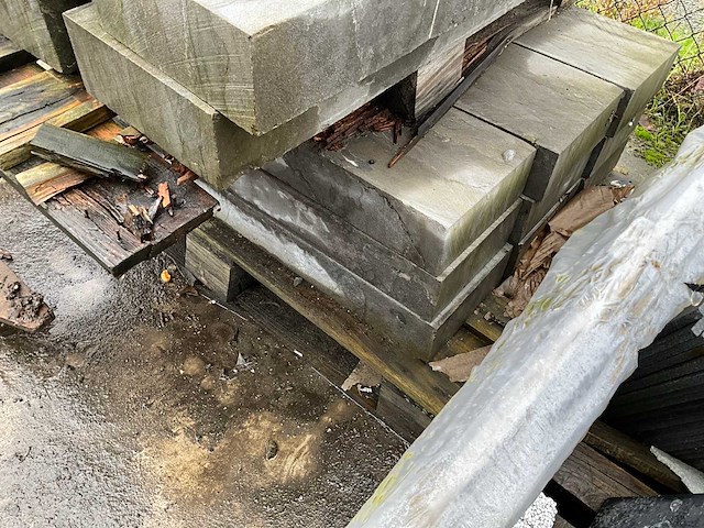 Natuursteen boordsteen 3 pallet - afbeelding 5 van  6