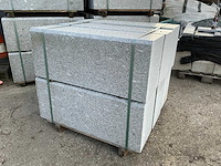 Natuursteen granietboordsteen (12x) - afbeelding 1 van  3