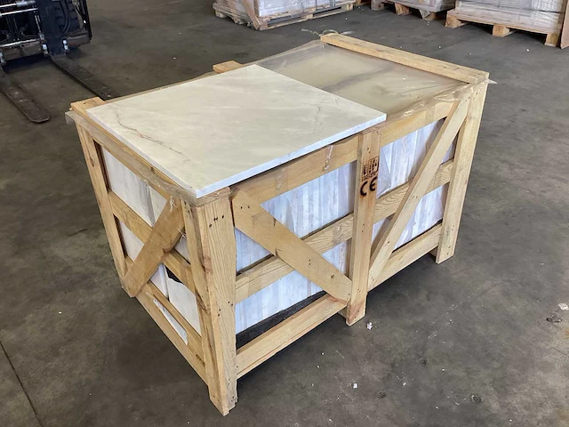 Natuursteen iceberg classic gepolijst vloertegel 61x61 cm 32,19 m² - afbeelding 6 van  15