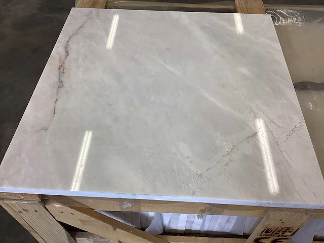 Natuursteen iceberg classic gepolijst vloertegel 61x61 cm 32,19 m² - afbeelding 1 van  15