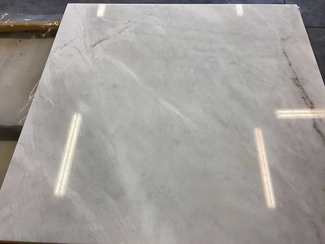 Natuursteen iceberg classic gepolijst vloertegel 61x61 cm 32,19 m² - afbeelding 15 van  15
