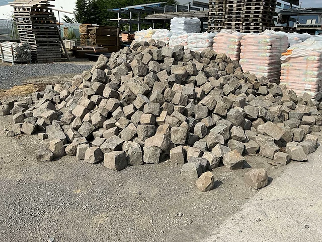 Natuursteen kasseien +/- 70m2 - afbeelding 3 van  5
