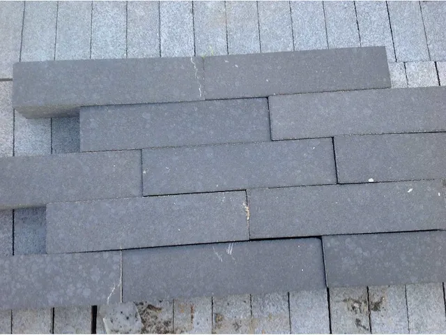 Natuursteen klinker 20x5x4cm basalt gezoet - afbeelding 1 van  4