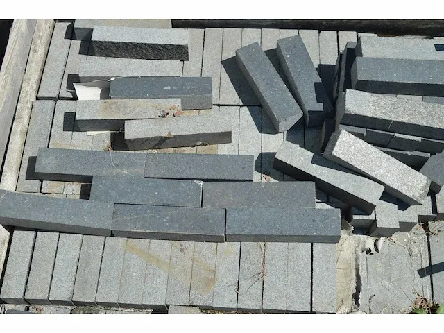 Natuursteen klinker 20x5x4cm basalt gezoet - afbeelding 2 van  4