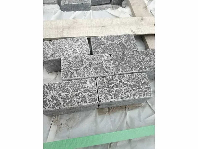 Natuursteen klinker in blauwe steen 10x5x5cm - afbeelding 1 van  3