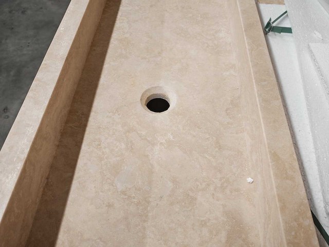 Natuursteen light travertin wastafel 120x40x10 cm - afbeelding 5 van  5