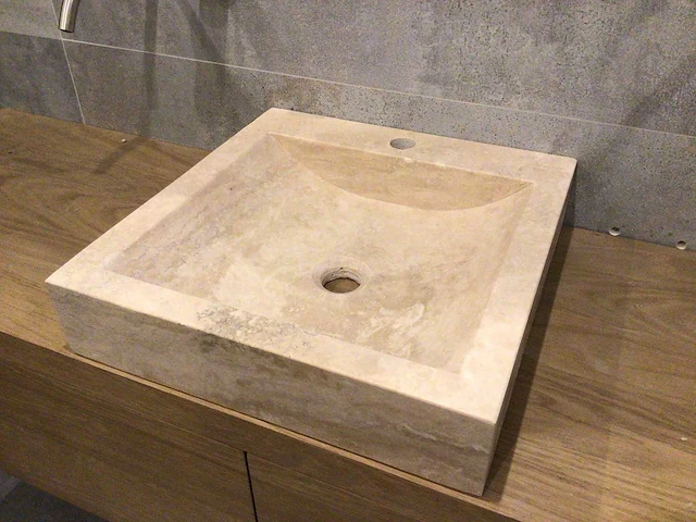 Natuursteen light travertin wastafel 45x46 cm - afbeelding 3 van  4