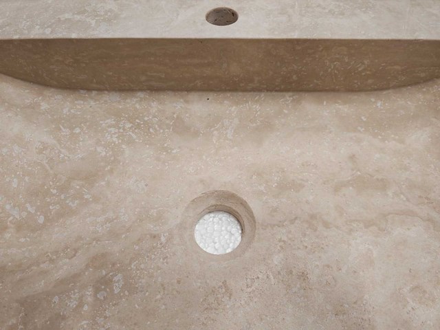 Natuursteen light travertin wastafel 70x46x10 cm - afbeelding 6 van  6