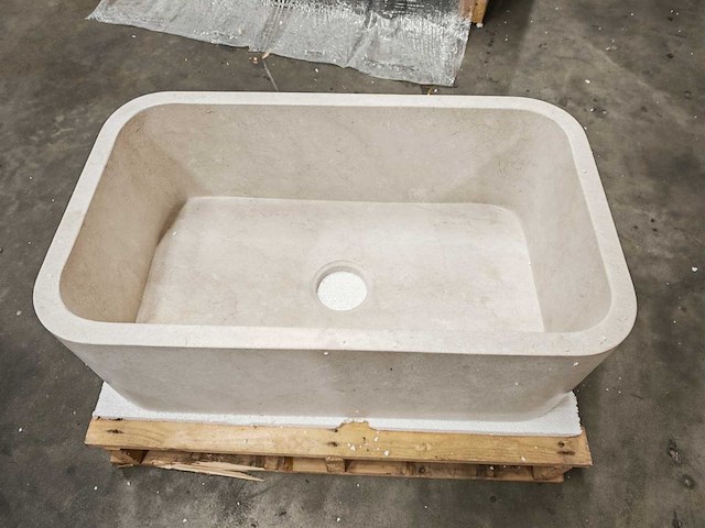 Natuursteen light travertin wastafel 76x46x26 cm - afbeelding 1 van  5