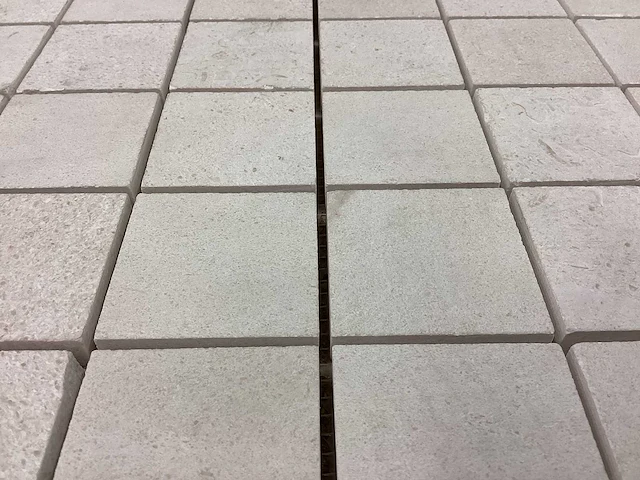 Natuursteen limestone beige 5x5 cm mozaïektegel 30x30 cm 70 stuks - afbeelding 5 van  7