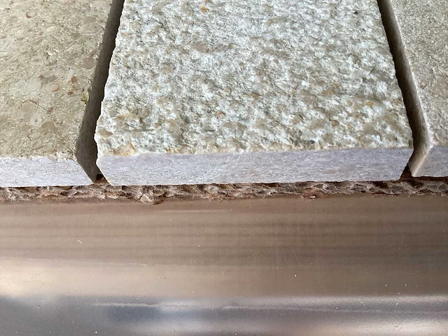 Natuursteen limestone beige mix 5x5 cm mozaïektegel 30x30 cm 100 stuks - afbeelding 6 van  7