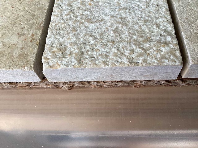 Natuursteen limestone beige mix 5x5 cm mozaïektegel 30x30 cm 100 stuks - afbeelding 6 van  7