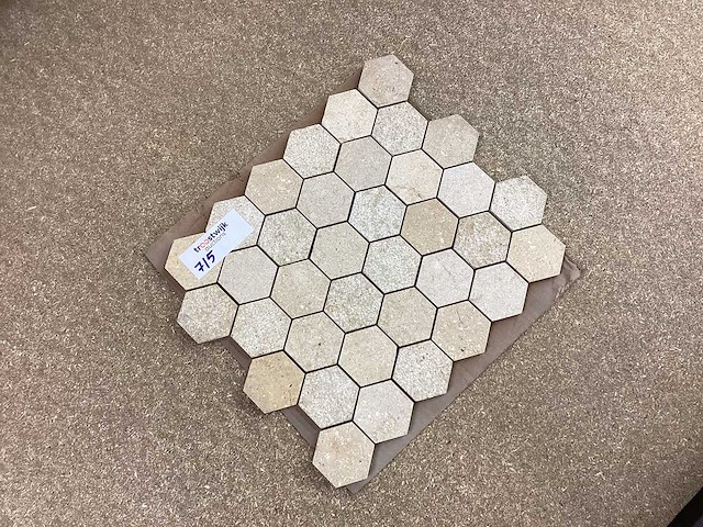 Natuursteen limestone beige mix hexagon 5x5 cm mozaïektegel 30x30 cm 19 stuks - afbeelding 5 van  7