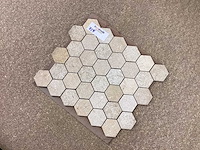 Natuursteen limestone beige mix hexagon 5x5 cm mozaïektegel 30x30 cm 19 stuks - afbeelding 6 van  7