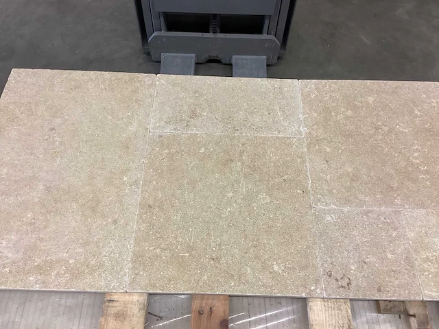 Natuursteen limestone beige tegel romaans verband 40 m² - afbeelding 10 van  17