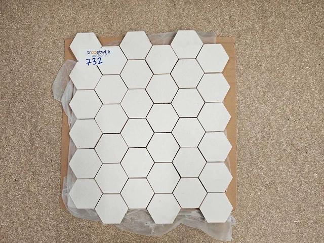 Natuursteen limestone wit hexagon 33x28 cm mozaïektegel 44 stuks - afbeelding 1 van  7