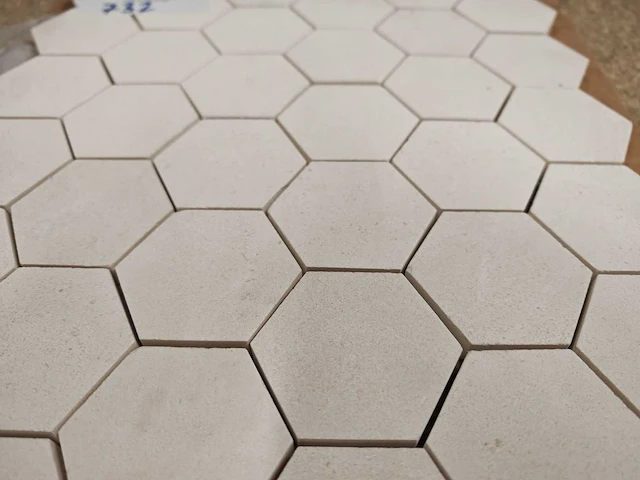 Natuursteen limestone wit hexagon 33x28 cm mozaïektegel 44 stuks - afbeelding 6 van  7