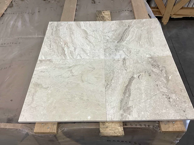 Natuursteen marmer beige gezoet 30,5x30,5 cm tegel 67 m² - afbeelding 13 van  15