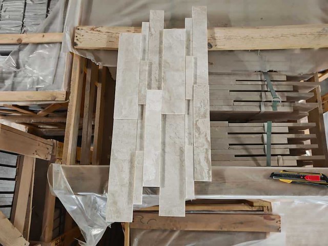 Natuursteen marmer beige honed 15x61x2 cm tegels 40,88 m² - afbeelding 1 van  7
