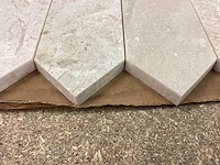 Natuursteen marmer beige zehoek mozaïektegel 38x28 cm 23 stuks - afbeelding 7 van  7
