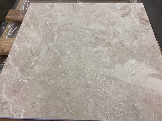 Natuursteen marmer cappucino gezoet 61x61 cm tegel 22 m² - afbeelding 10 van  18