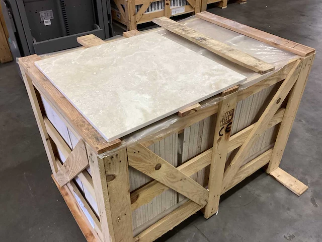 Natuursteen marmer cappucino gezoet 61x61 cm tegel 22 m² - afbeelding 17 van  18